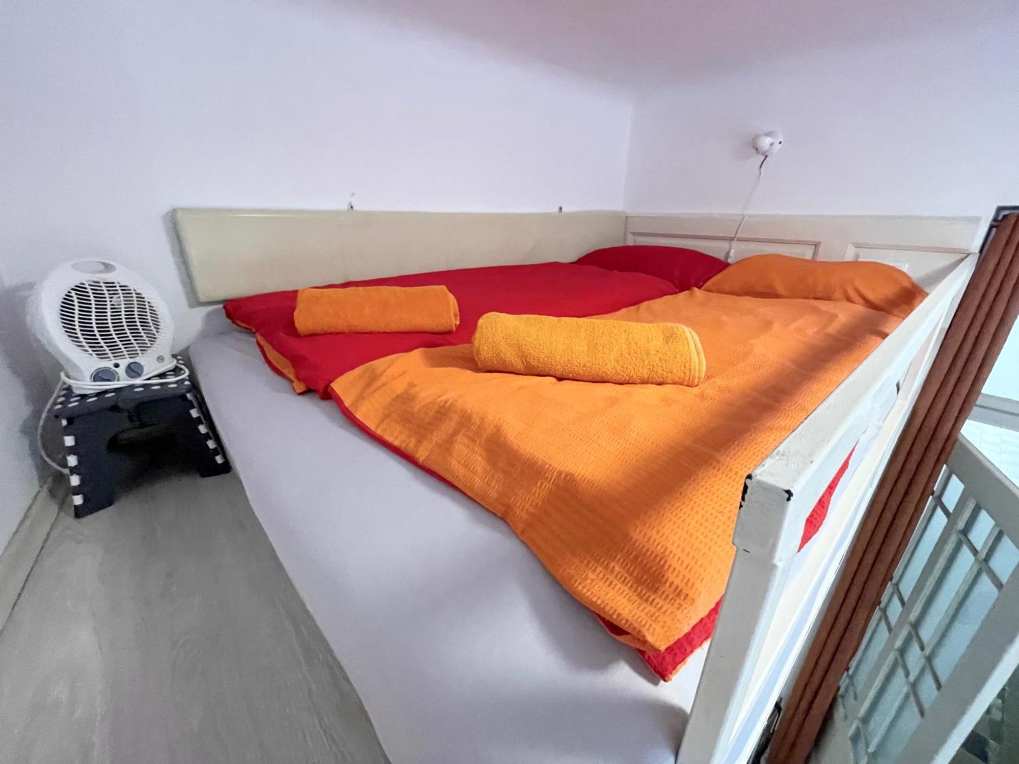 Junior Orange Next To Danube Apartament